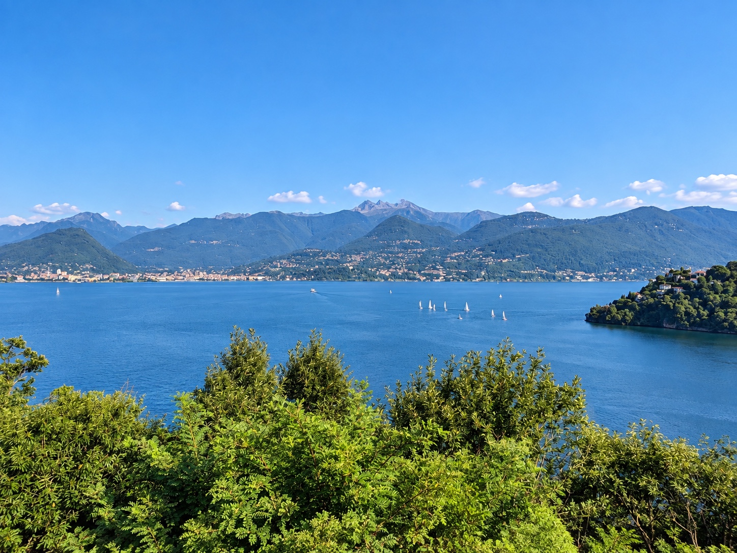 Weitblick über den Lago Maggiore
